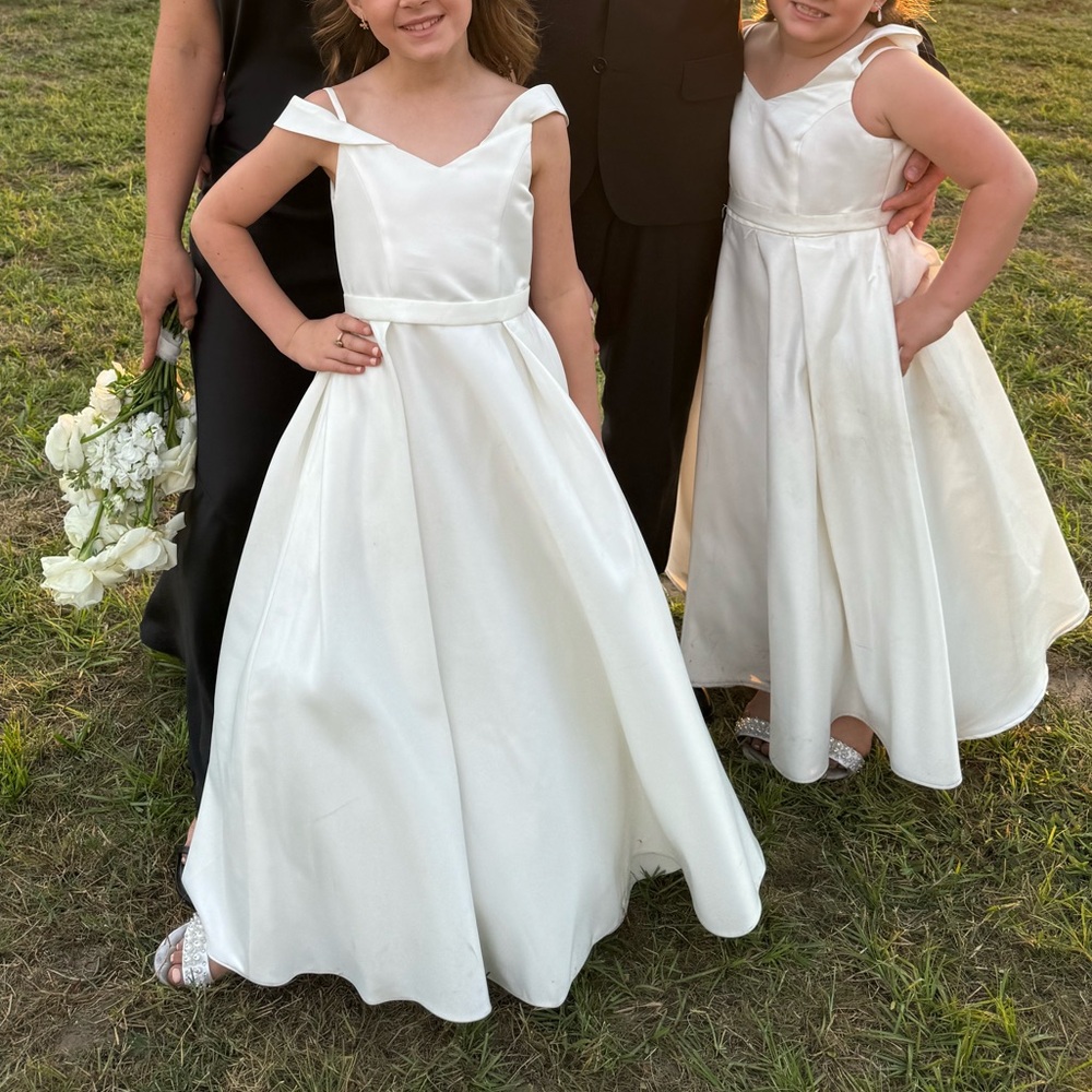 Ivory David’s Bridal Flower Girl dress. Size 8